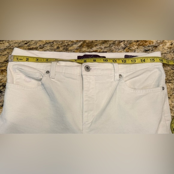Gloria Vanderbilt Denim Capri Skimmers Women’s Size 12 Petite White Embellished - Picture 8 of 10